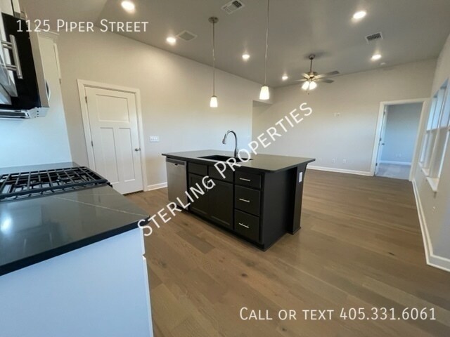 Building Photo - 1125 Piper St