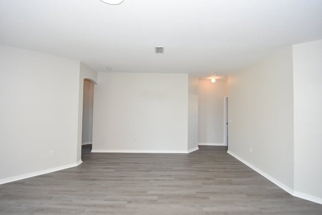 Building Photo - 4 bed, 2 bath located in Matanzas Woods su...