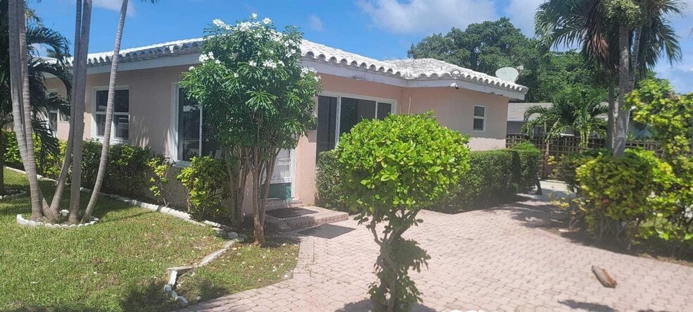 Building Photo - 1855 Sherman St