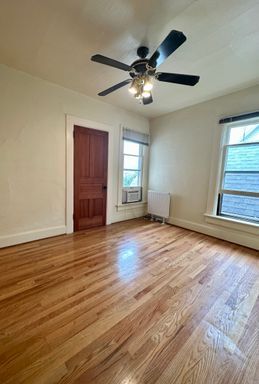 Building Photo - Charming 1-Bedroom Apartment in Desirable ...