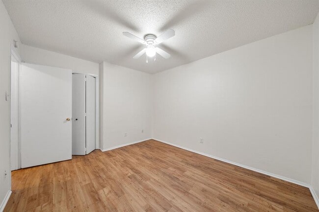 Building Photo - 100 Meteor Dr