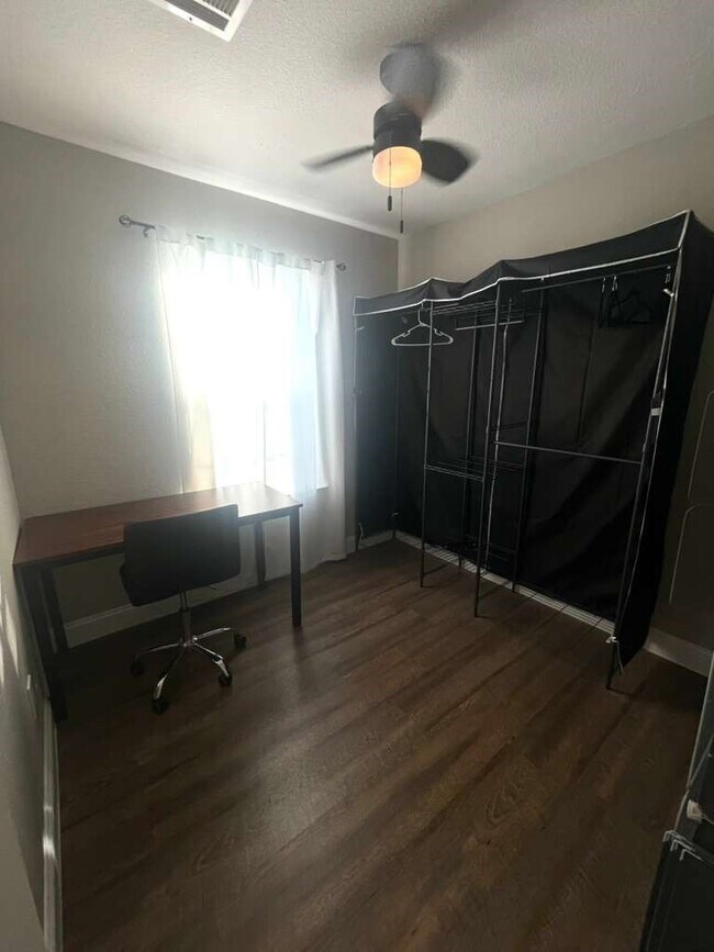 Building Photo - 3807 Edison St