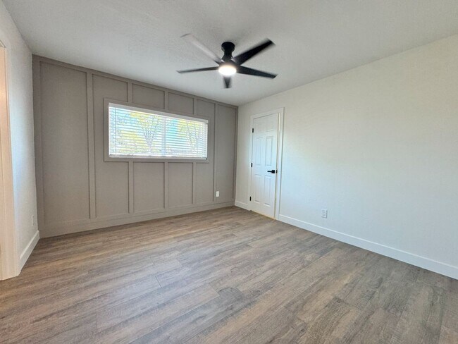 Building Photo - 520 N Stapley Dr