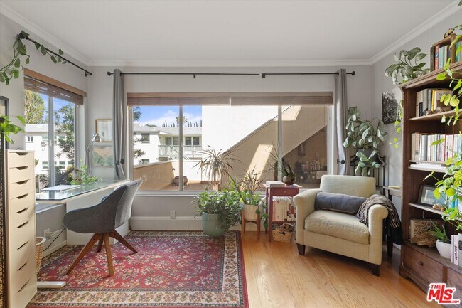 Building Photo - 14934 Dickens St