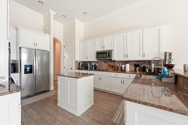 Building Photo - 851 Edgebrook Ln