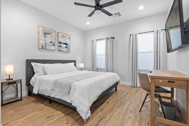 Building Photo - 3757 E Van Buren St