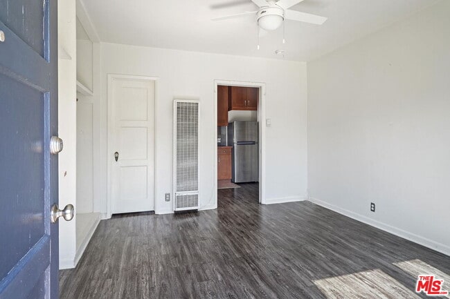 Building Photo - 214 6th Ave