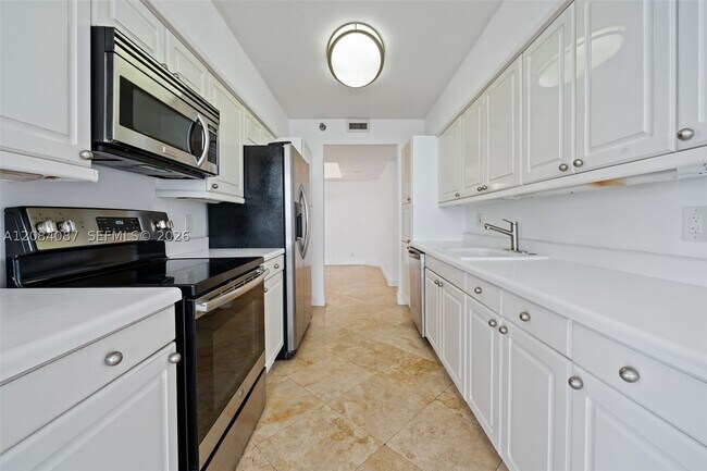 Building Photo - 3610 Yacht Club Dr