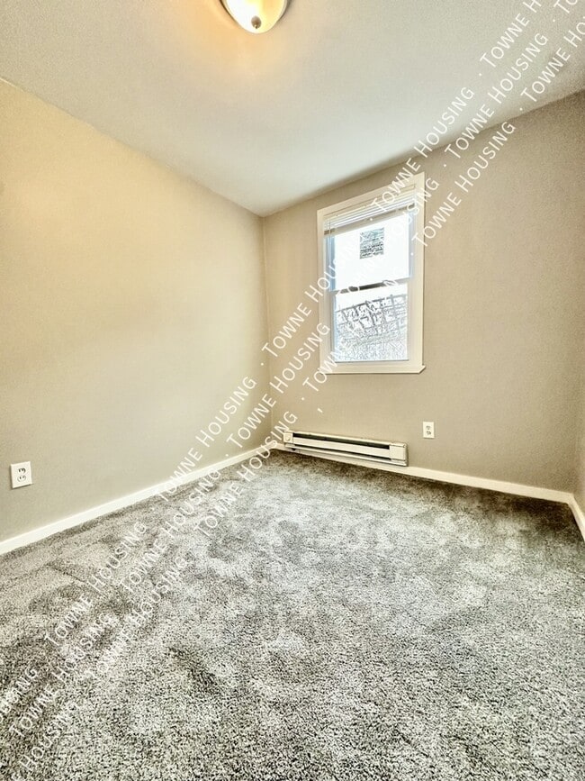 Building Photo - 40 Lawrence Pl