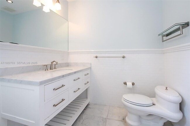 Building Photo - 1400 Alberca St