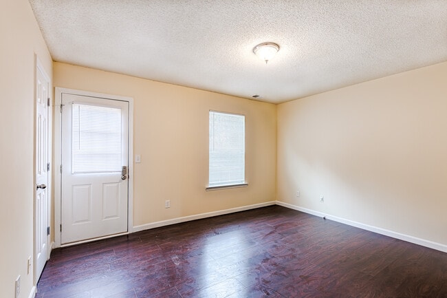 Building Photo - 31 Middlebrook Dr