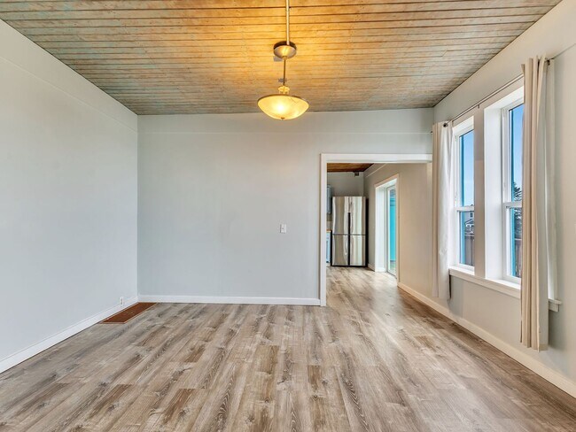 Building Photo - 3088 Harrison Ave