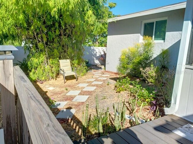 Building Photo - 323 Dolphin Pkwy