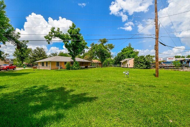 Building Photo - 7602 Turquoise Ln