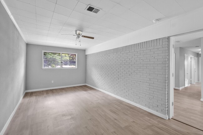 Building Photo - 3105 Scovel Ave
