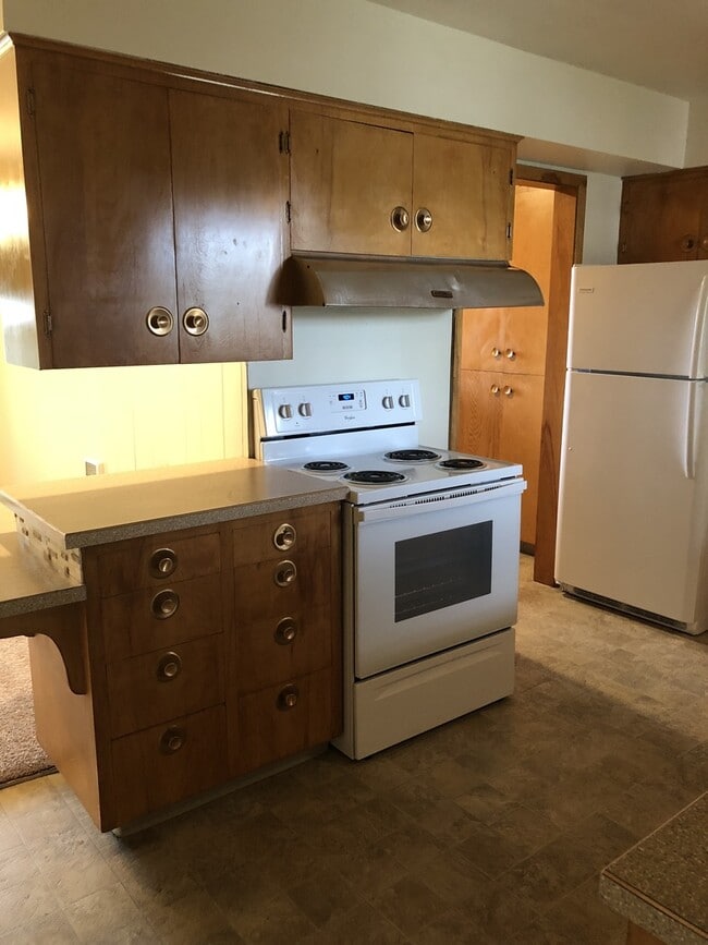 Building Photo - 800 NE 15th St