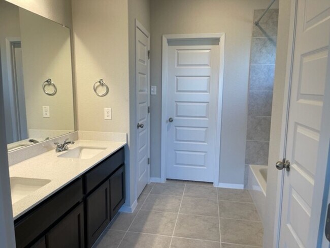 Building Photo - 3 BR/2 BA - 1554 SF Home in LAGO VISTA!!!