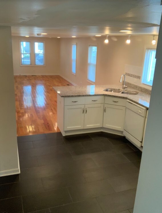 Building Photo - 4714 N Springfield Ave