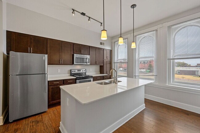 Building Photo - 975 E McMillan St