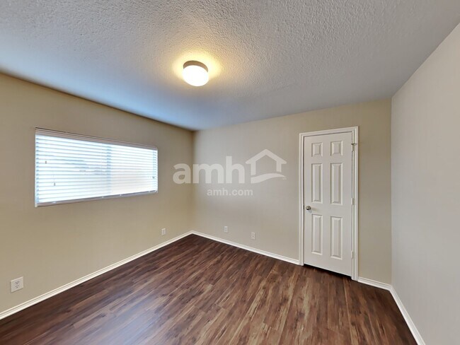 Building Photo - 24707 Hickory Meadow