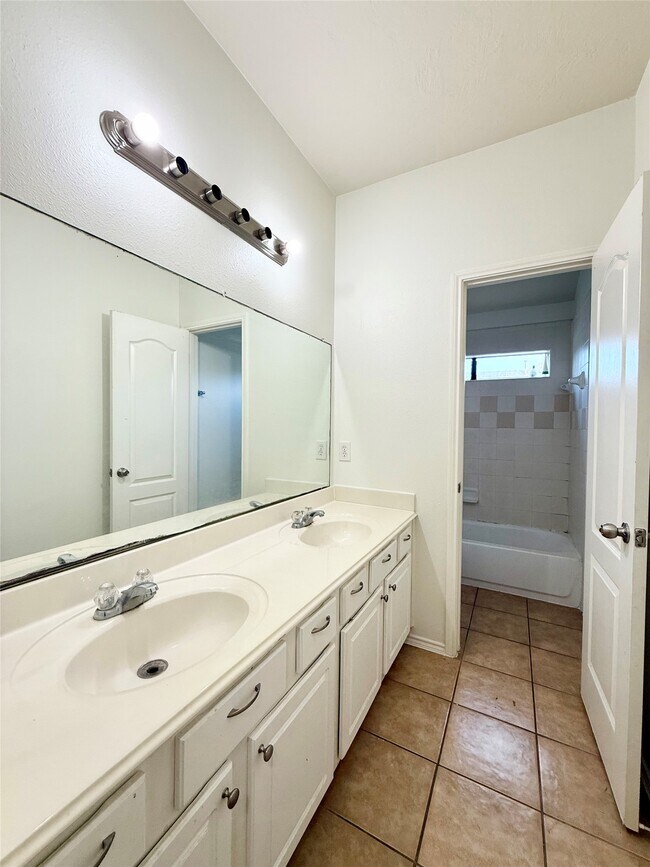 Building Photo - 24623 Colonial Maple Dr