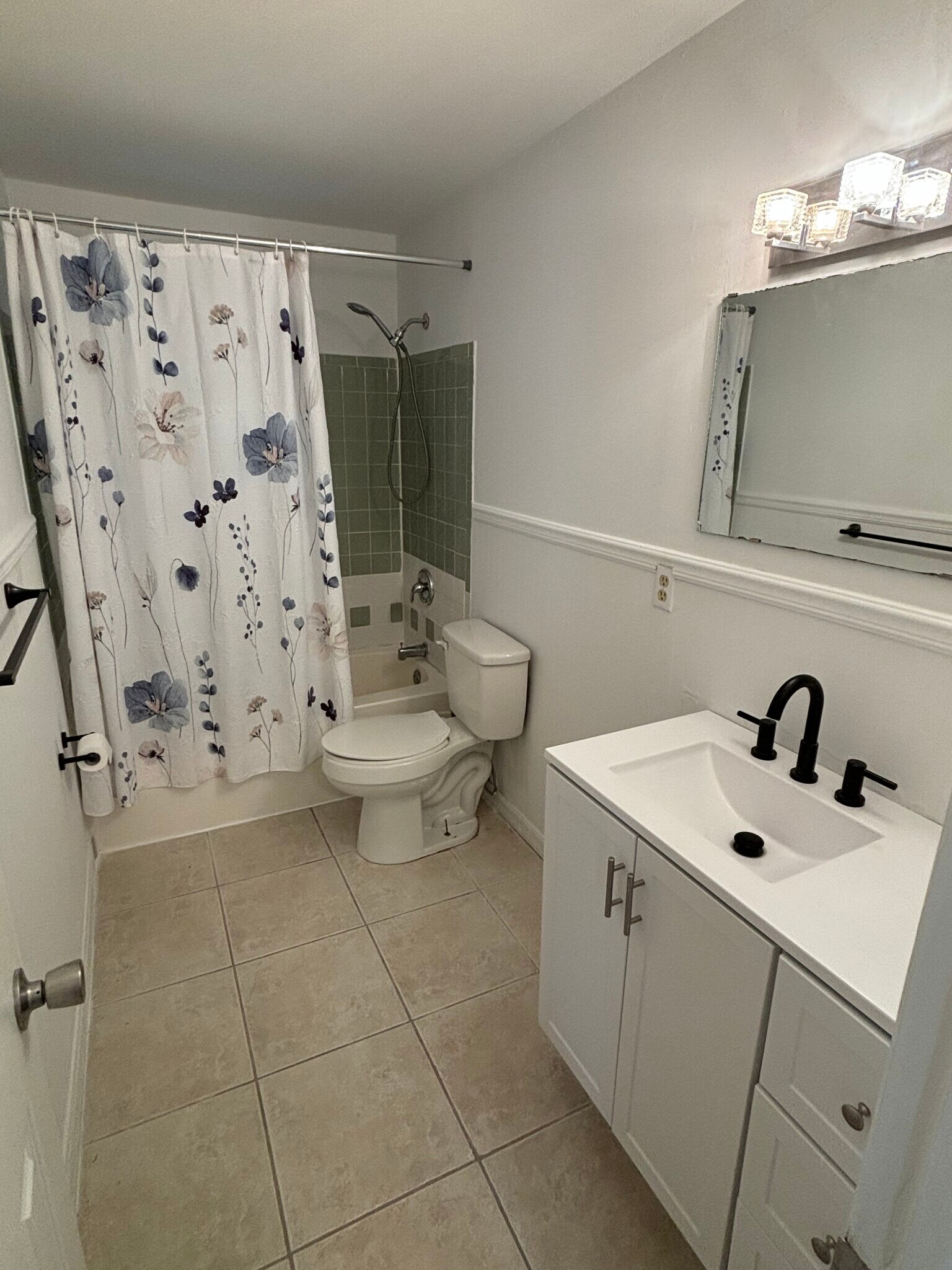 Building Photo - 400 Count St