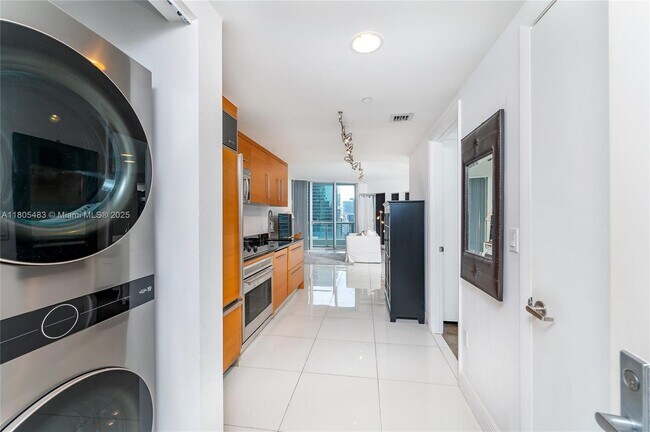Building Photo - 475 Brickell Ave