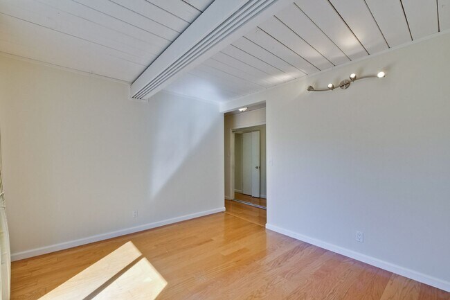 Building Photo - Mountain View Home l Spacious Open Layout Bright and Private Yard