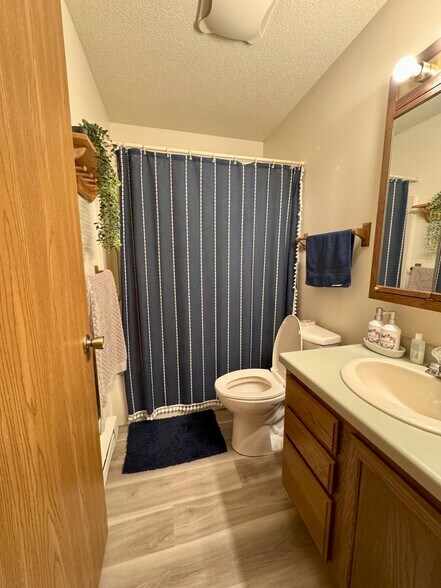 Building Photo - 1411 Devney Dr