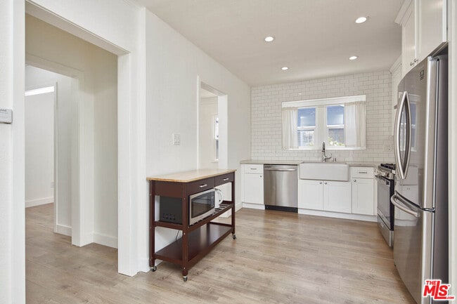 Building Photo - 2904 W 81st St