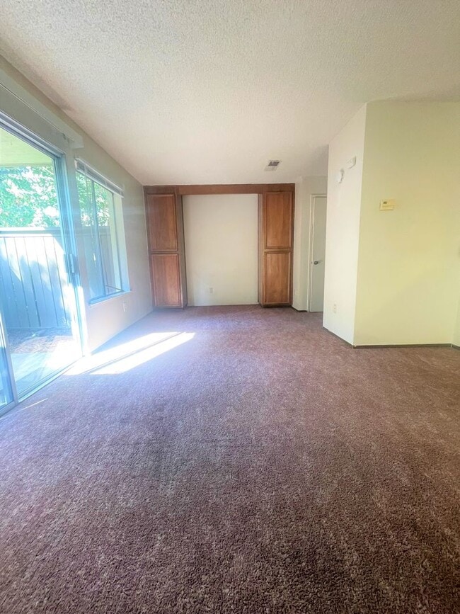 Building Photo - Condo in the most desired gated community ...