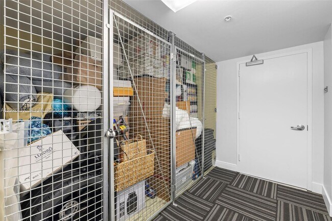 Building Photo - 665 NE 25th St