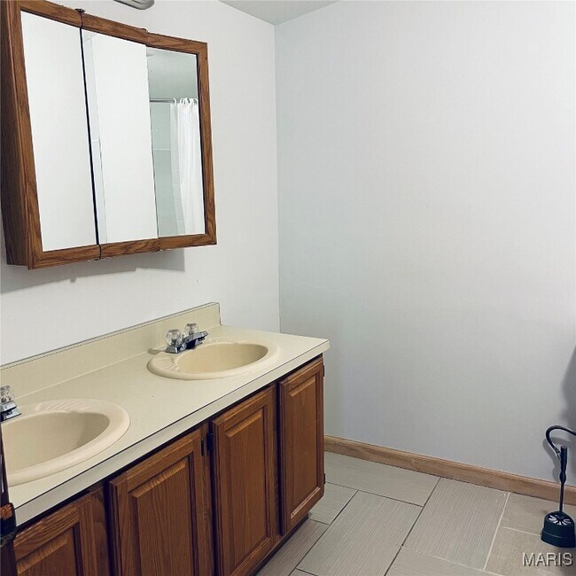 Building Photo - 6476 Hackberry Dr