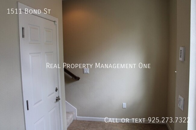 Building Photo - 1511 Bond St