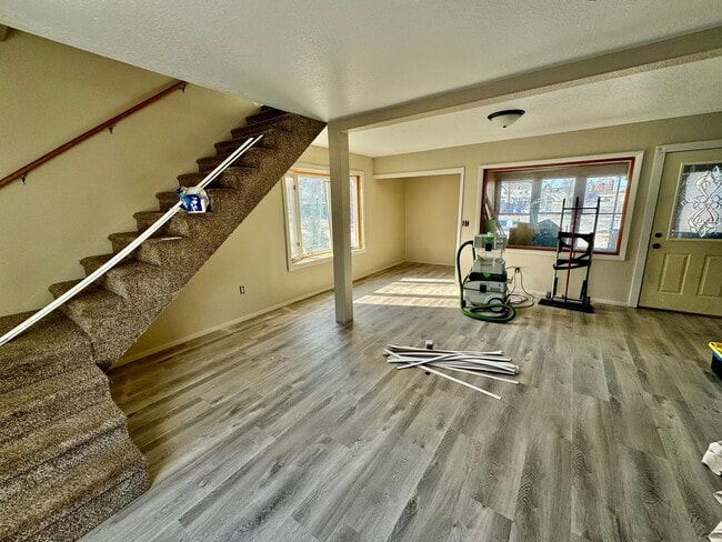 Building Photo - 4 Bedroom Single Family House