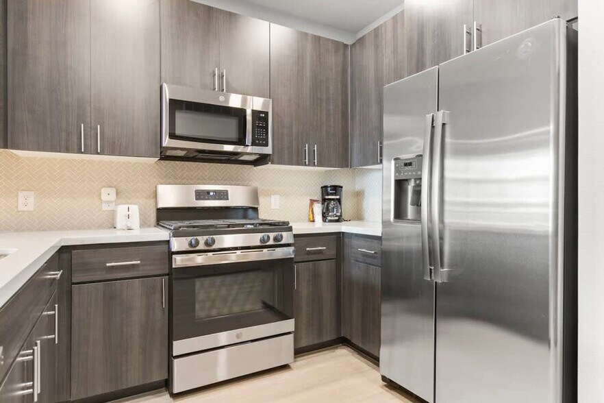 Building Photo - 400 N 2nd Ave