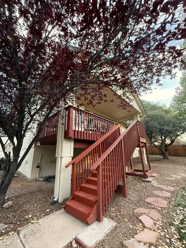 Primary Photo - 242 W Rosser St