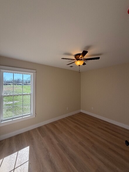 Building Photo - 807 Hillcrest Dr