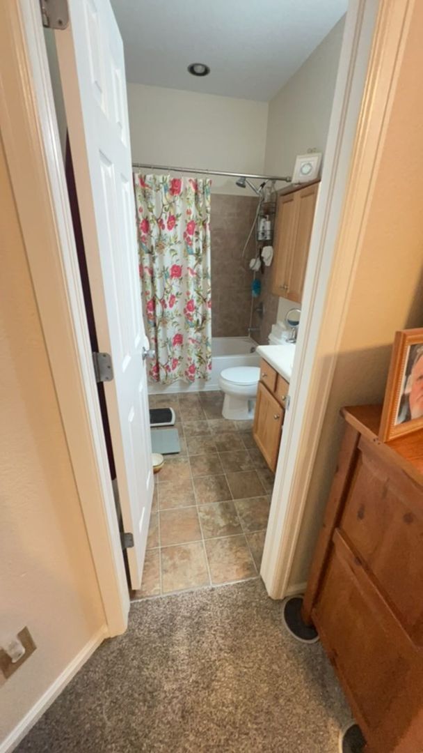 Building Photo - Beautiful single family Ranch style home Available!