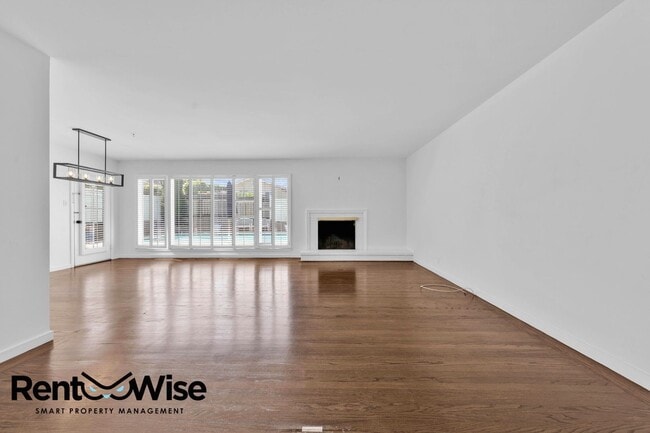 Building Photo - 612 Barneson Ave