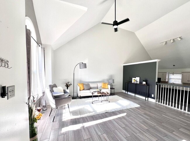 Building Photo - COMING SOON!! HUGE Northland 4 Bed 2.5 Bat...