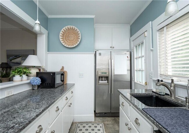 Building Photo - 1 Pell St