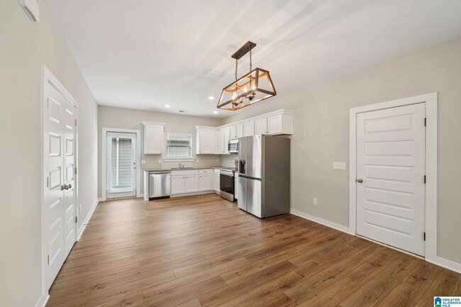 Building Photo - 559 Troubadour Ln