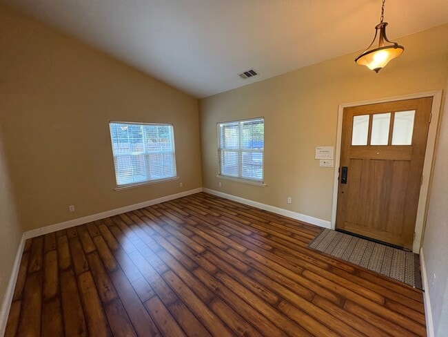Building Photo - 3524 S Lincoln Ct