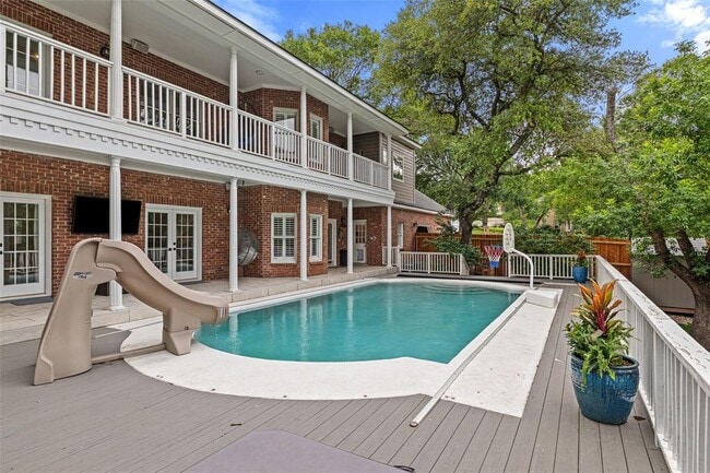 Building Photo - 2922 Thousand Oaks Dr