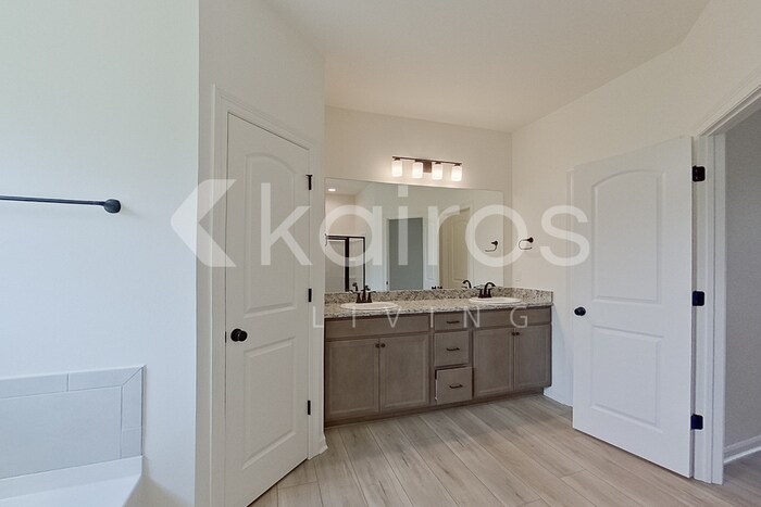 Building Photo - 117 Rainfall Ln