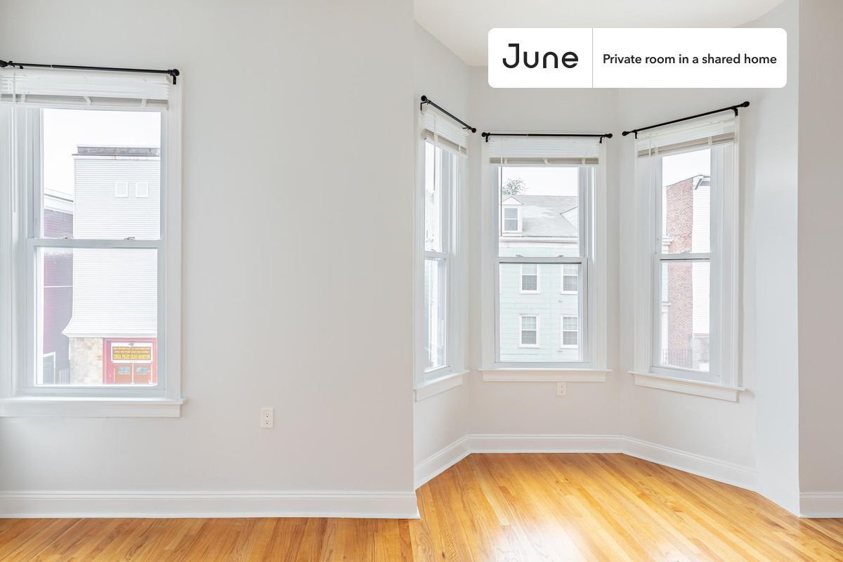 Building Photo - Room in Shared 3 bed/2 bath home
