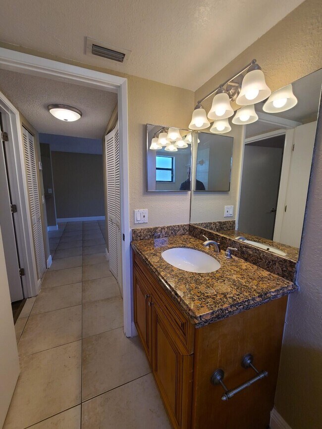 Building Photo - 1601 Balfour Point Dr