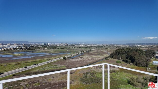 Building Photo - 8120 Billowvista Dr