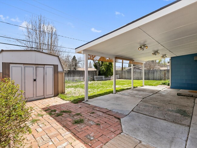 Building Photo - 1708 Probasco Way